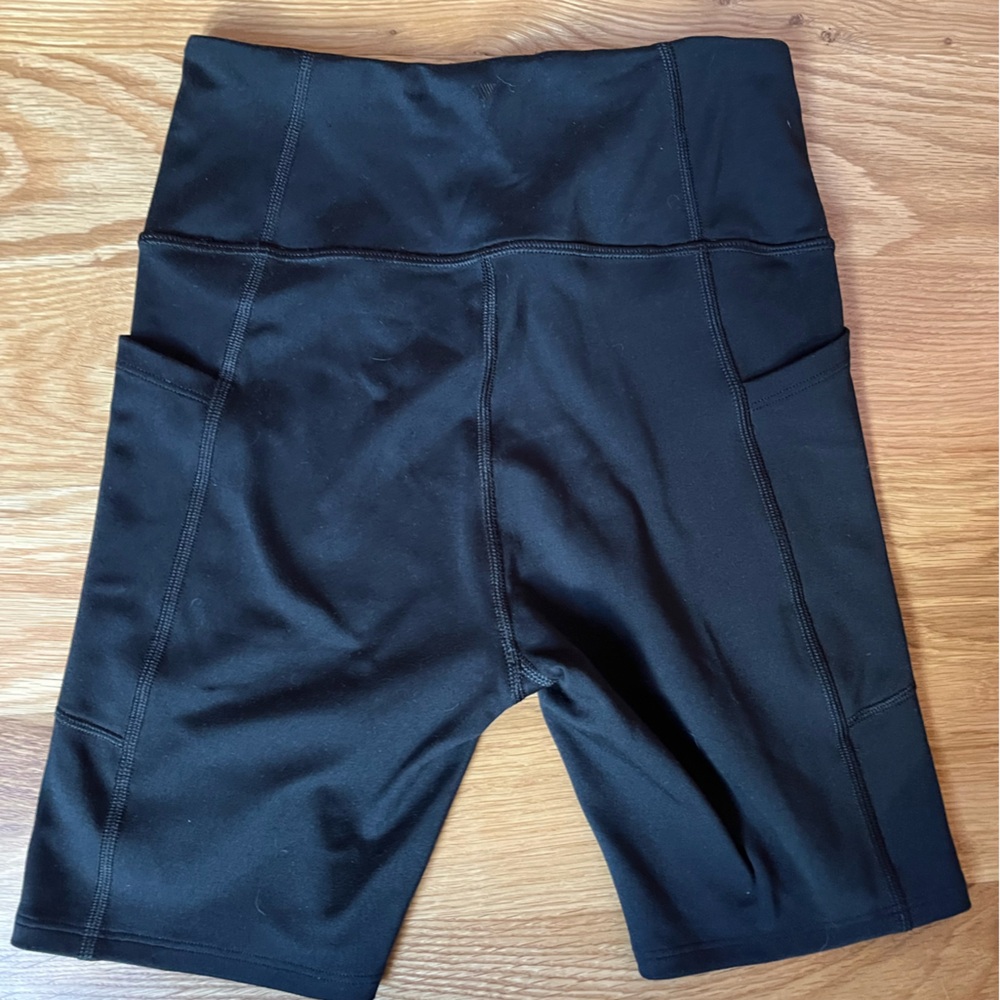 Victoria’s Secret On Point Flow Biker Shorts Size 4 In Black - Picture 3 of 4